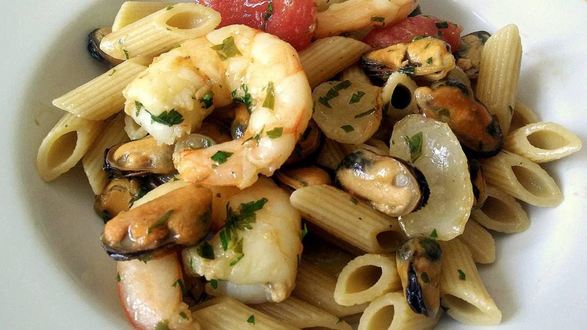 MEZZE PENNE INTEGRALI AI FRUTTI DI MARE